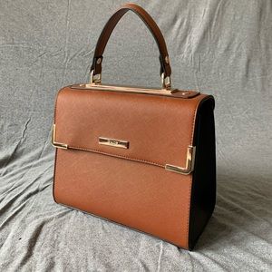 Dune Two-toned purse